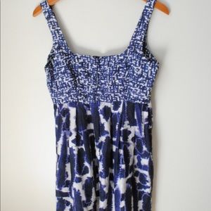 Beautiful, lightweight dress.